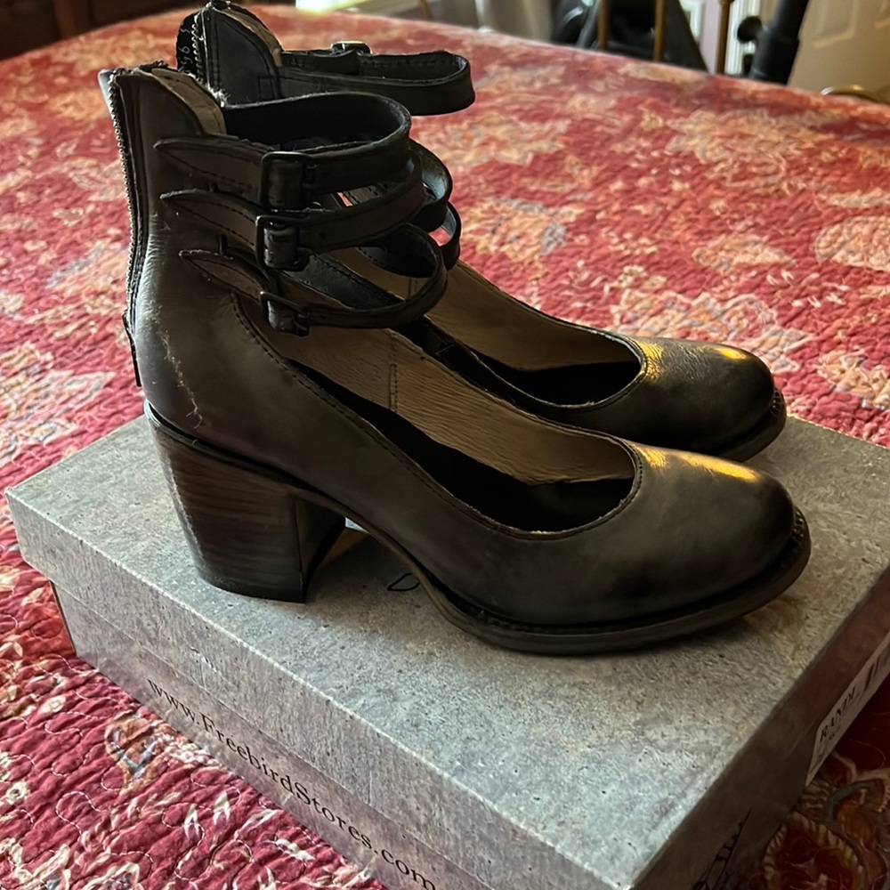 Freebird black leather chunky pumps size 8